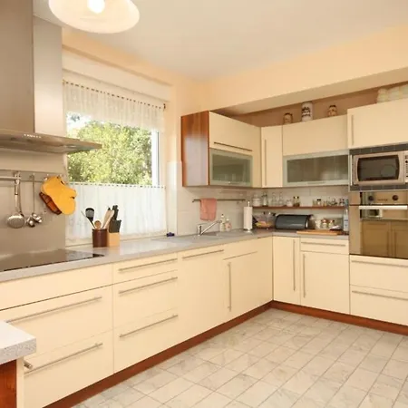 Сasa de vacaciones Family Friendly House With A Swimming Pool - Volosko, - 7920 *