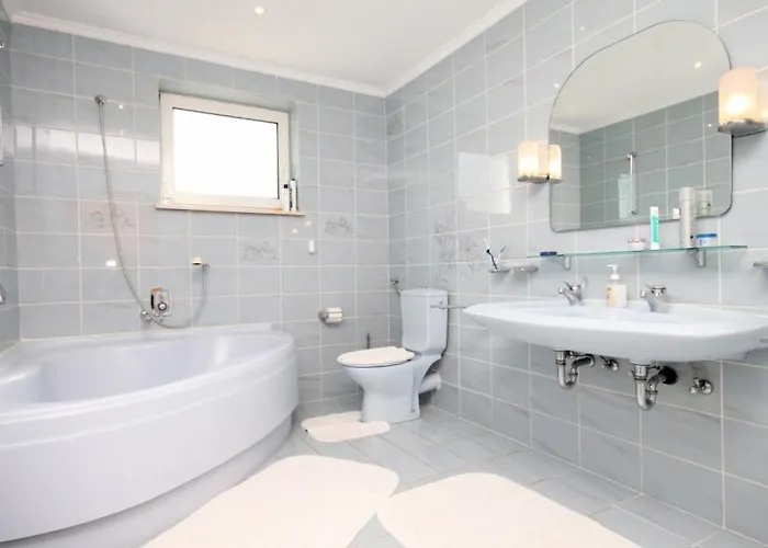 Hébergement de vacances Family Friendly House With A Swimming Pool - Volosko, - 7920