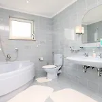 Ferienhaus Family Friendly House With A Swimming Pool - Volosko, - 7920